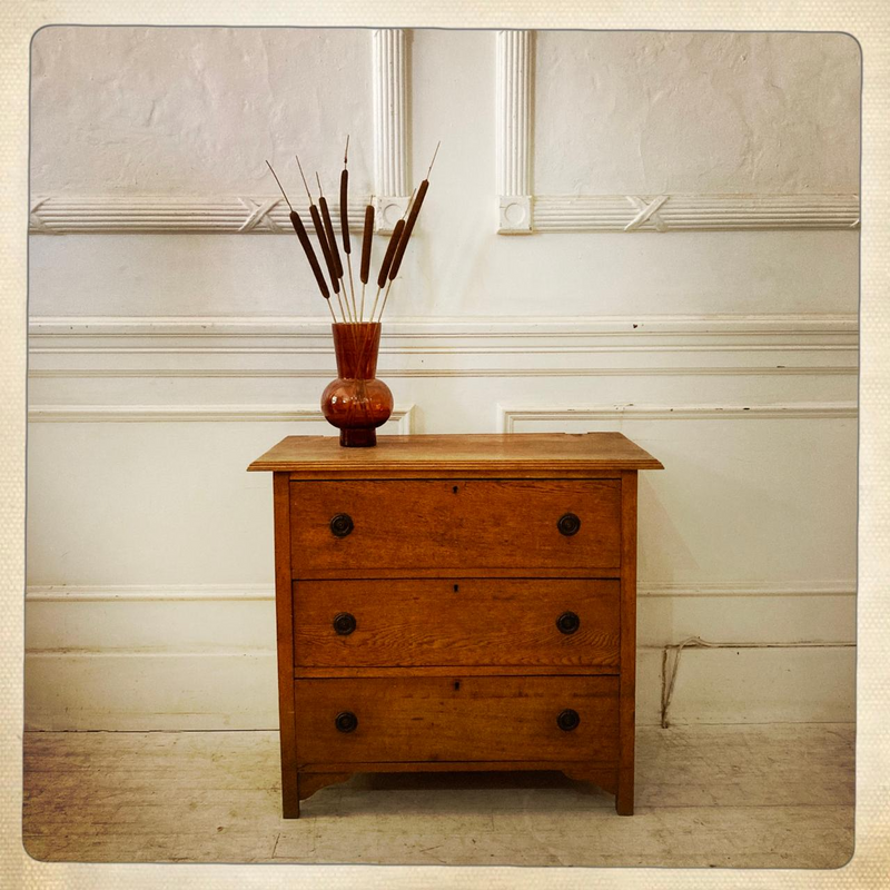 Oak chest of drawers - R4600