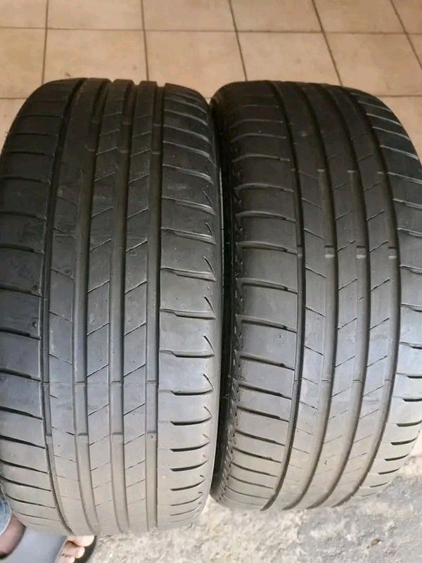 Two 225 40 19 Bridgestone normal tyres with 98% treads available for sale