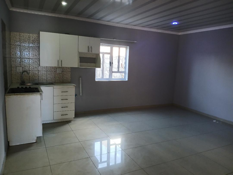 Winchester Hills, JHB South, 1 bedroom, 1 bathroom Unit for rent.