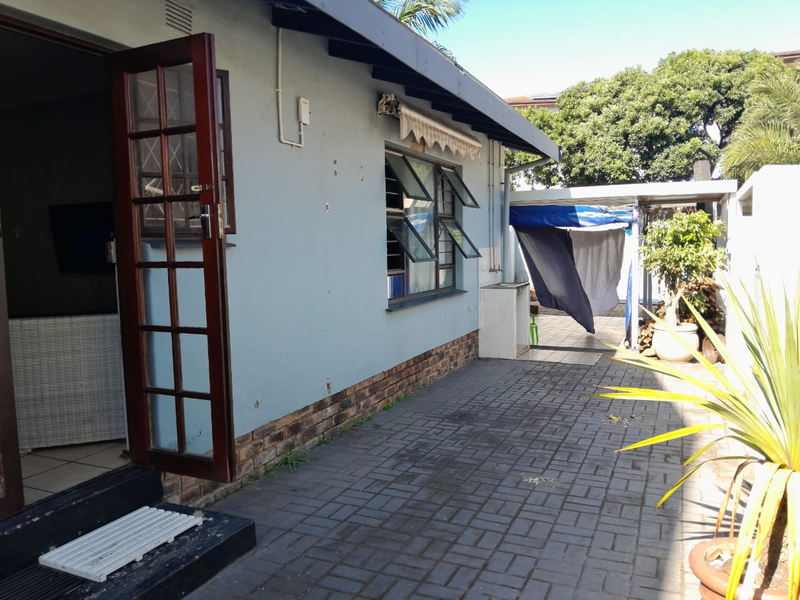 4 Bedroom Pet-Friendly Townhouse For Rent in Uvongo Beach, KZN.