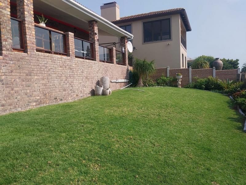 Large 3-bedroom house for sale in the best area in Jeffreys Bay