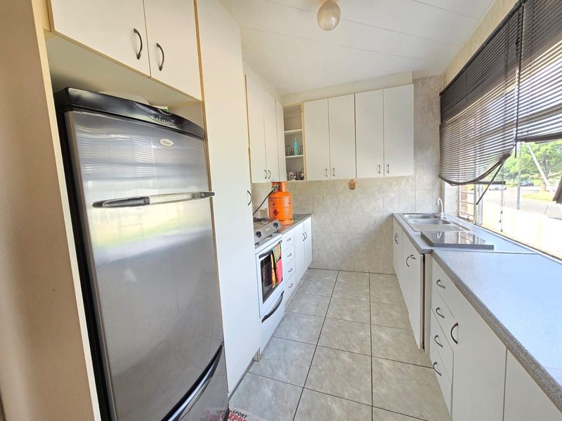 Extremely Spacious Second Floor Two Bedroom Unit in Kempton Park