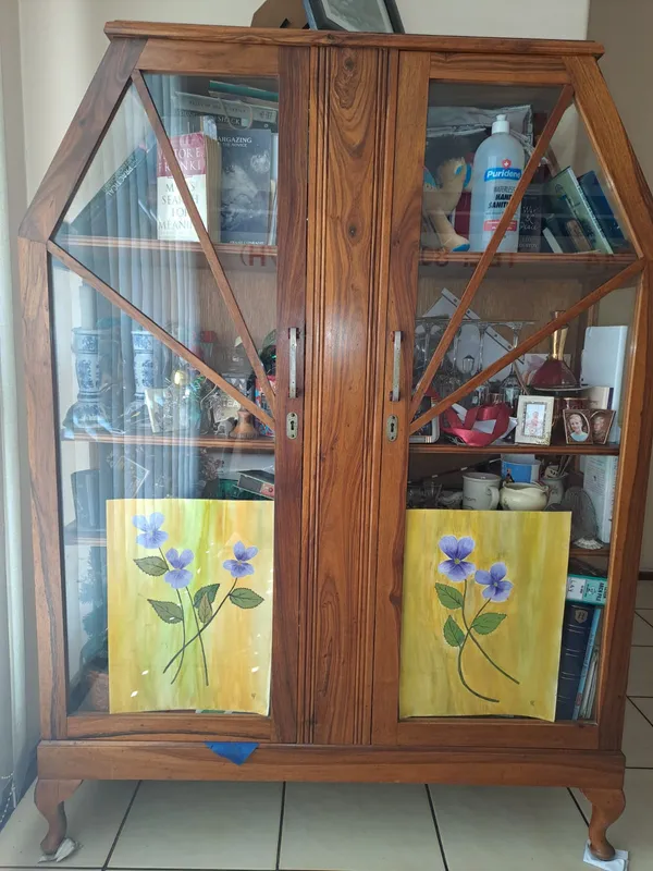 DISPLAY CABINET