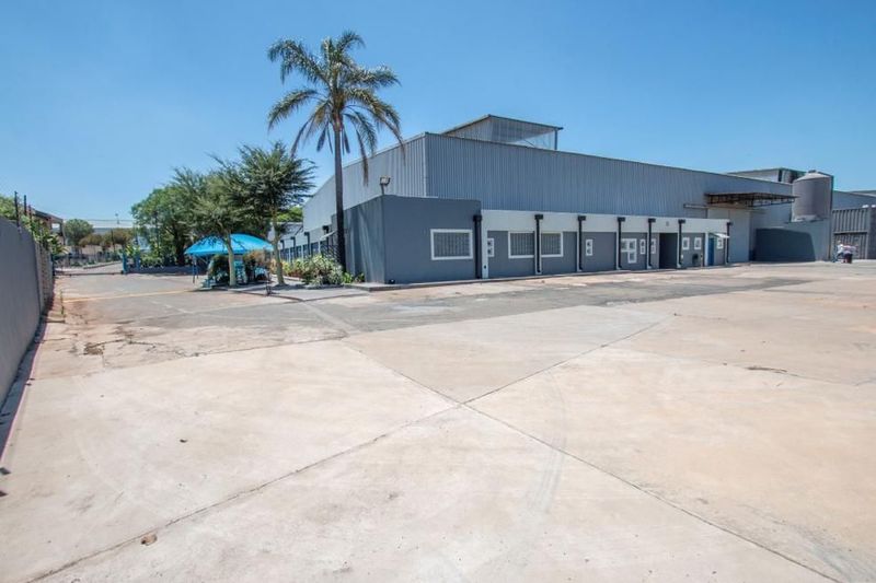 1545m² Industrial To Let in Halfway House at R57.00 per m²