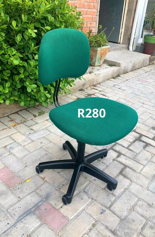 HEIGHT ADJUSTABLE CHAIR