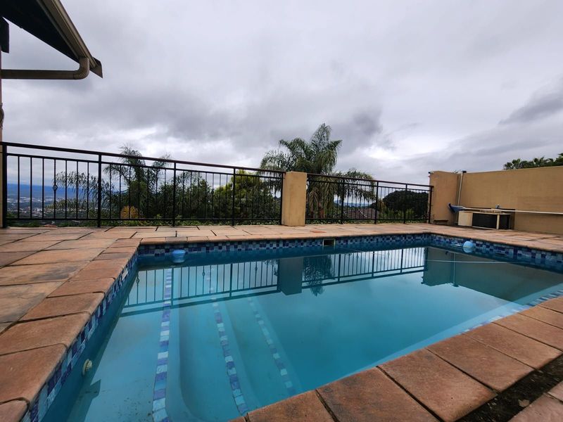Luxurious Double-Storey House with Pool and Stunning Views in Steiltes to Rent
