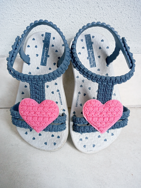 Ipanema size 4 toddler sandals