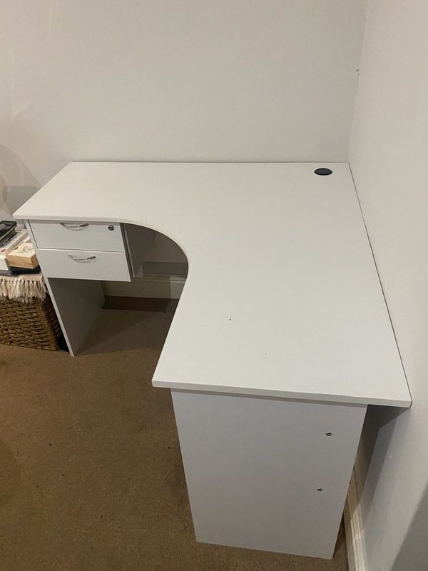 Study table for student residence corner unit