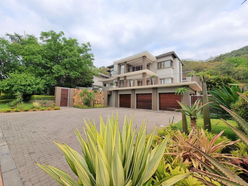 A touch of elegance, with this exceptional and modern property,  situated in Matumi Golf Estate.
