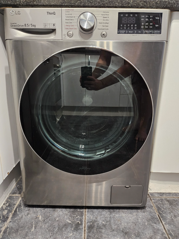 LG 8.5KG Front Load Washer/Dryer Machine