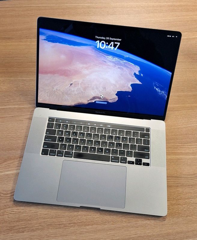 MacBook Pro 16-inch 2019 Model / Intel Core i7 / 1TB Storage, 16GB RAM / Cash or Swap.