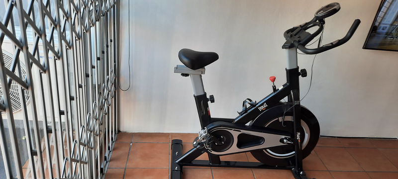 Everlast Fluid Exercise Spin bike