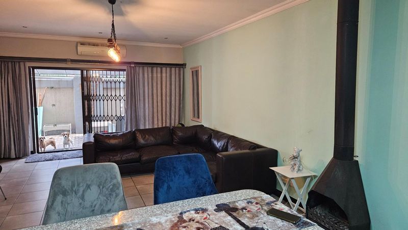 2 Bedroom Simplex For Sale in Three Rivers Proper