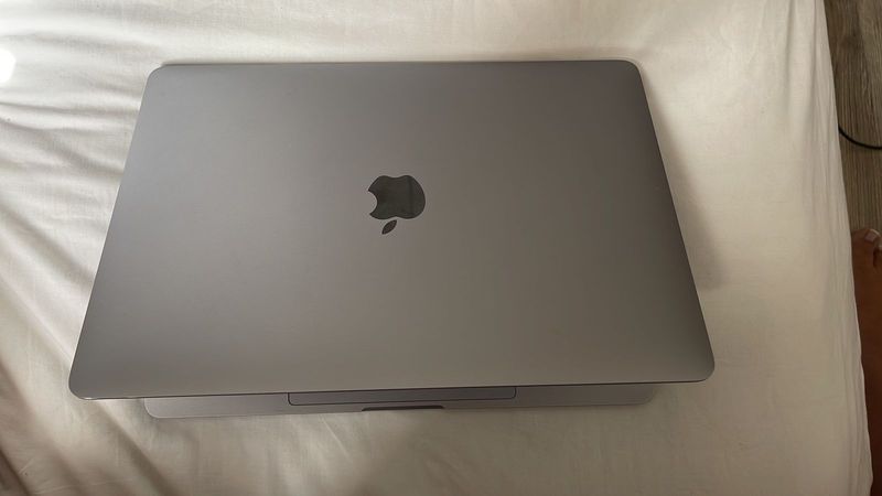 2022 MacBook Pro 13” with touch bar 256GB