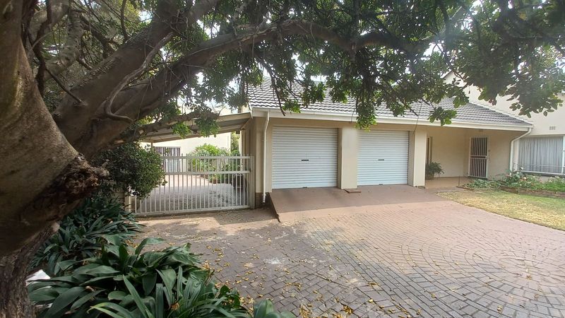 .Freeway park Family 3 bedroom Home with study or 4th bedroom/ Flat Let. - .R1 990 000.00neg