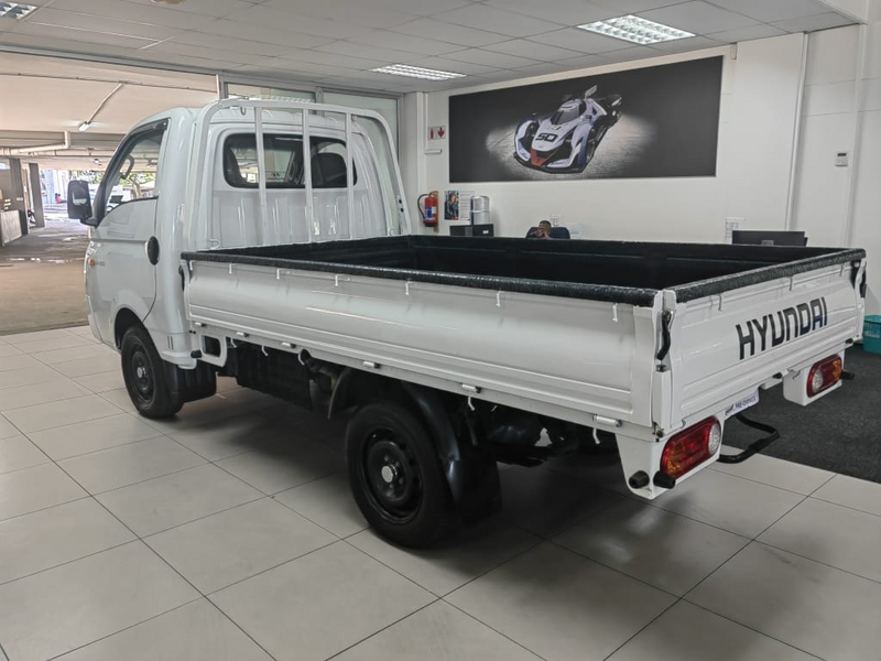 1 Ton Bakkie For Hire Furniture Removal And Deliveries.