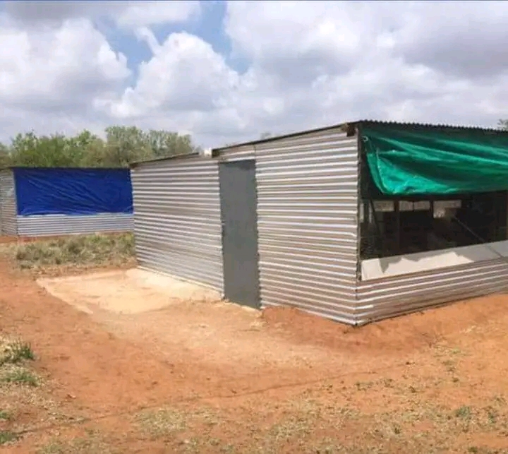 Chicken House&#39;s and Poultry Equipment