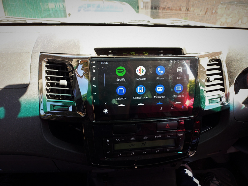 TOYOTA HILUX D4D SERIES 9 INCH TOUCHSCREEN MEDIA UNIT  WITH CARPLAY (2006- 2015)