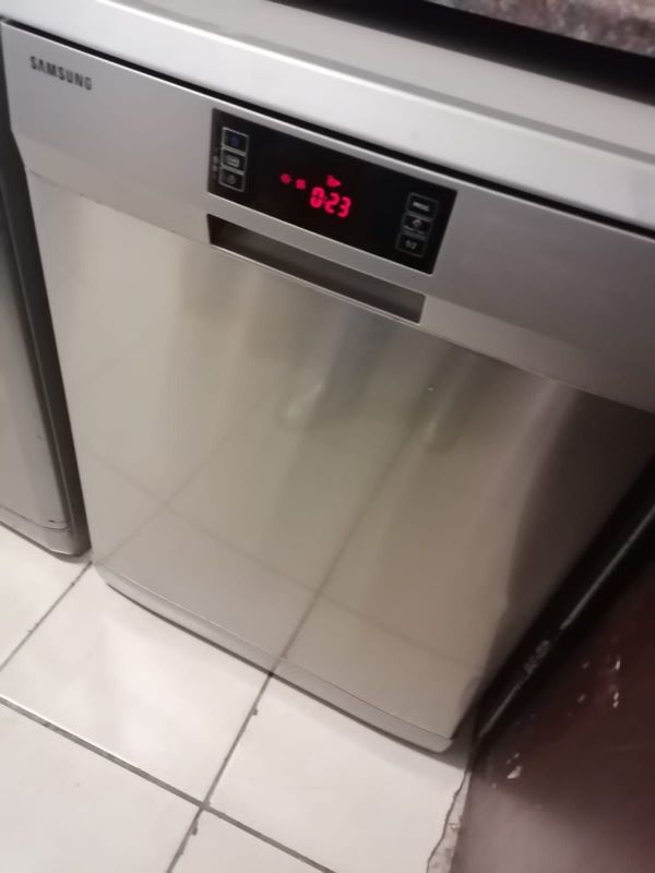 Silver samsung 14 place dishwasher