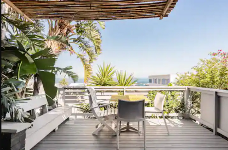 Camps Bay Beachfront/Sea facing 1 bed apart. Great sun deck! All-Inclusive !! Lets, 1-5 months.