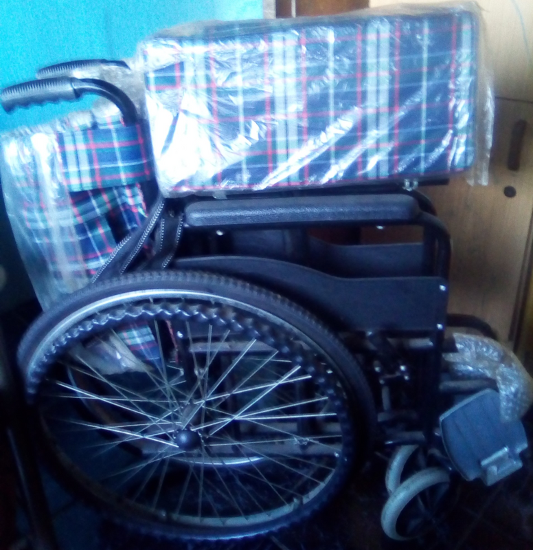 Heavy duty foldable wheelchair