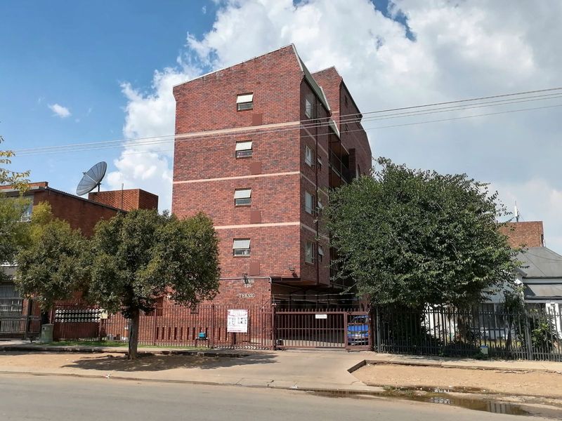 Charming Bachelor flat for sale in Pretoria West, offering modern  living in a convenient location.