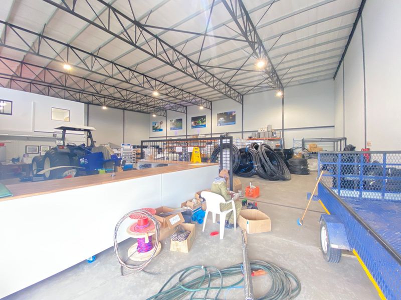 751m² ULTRA MODERN WAREHOUSE TO LET STIKLAND