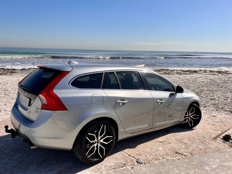 2011 Volvo V60 T6 AWD Geartronic with 228000km