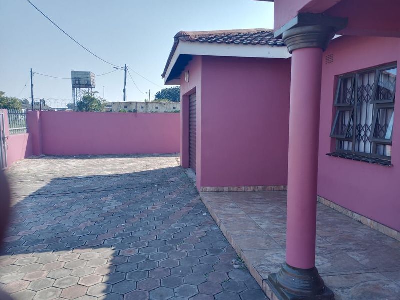 Spacious 5-Bedroom House with Large Yard in Nseleni