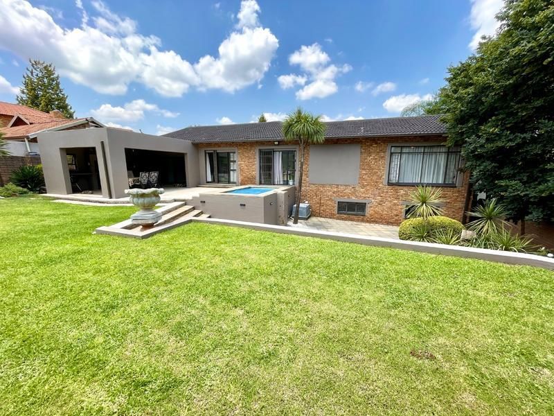 Stunning 3 Bedroom, 2,5 Bathroom House For Sale in Kenmare Ext 4, Krugersdorp, close to Hoërskool...