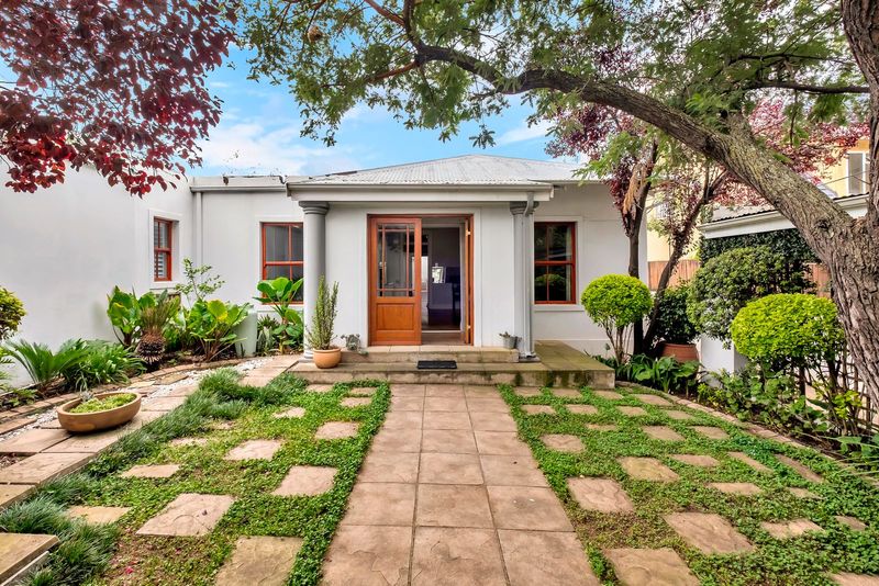 2 bedroom character home with cottage in Parkhurst
