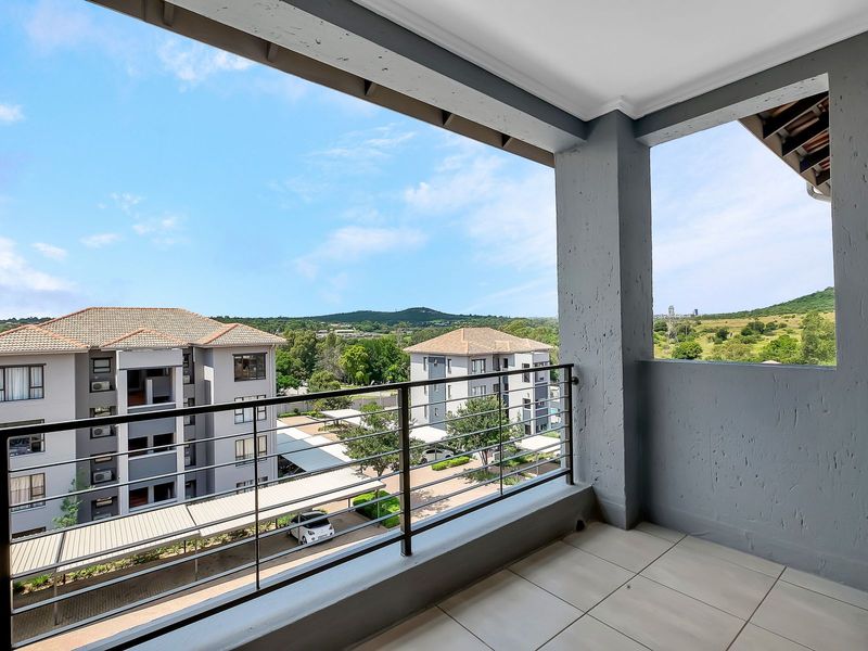2 Bedroom Apartment For Sale in Lonehill