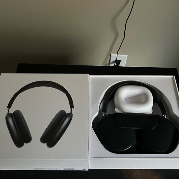 Brand New Apple Airpods Max in Space Grey