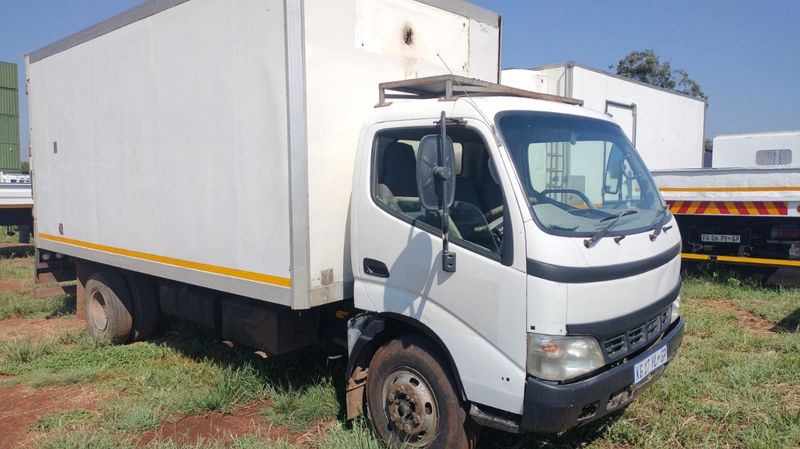 2004  TOYOTA DYNA 7-145 BOX BODY TRUCK FOR SALE (CT81)