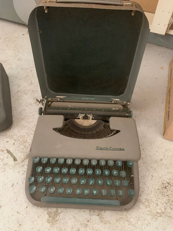 Typewriter (SmithCorona - skywriter) Vintage Typewriter