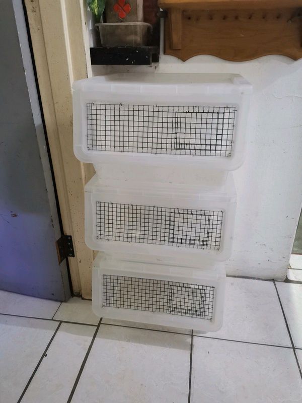 PET CAGES FOR TRAVEL OR USED