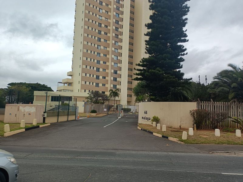 Spacious 2 bedroom apartment for sale in Durban North Umgeni park!!!