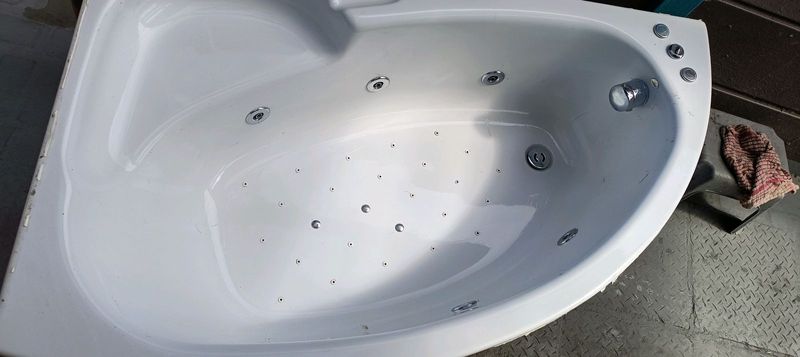Jacuzzi Spa bath for sale