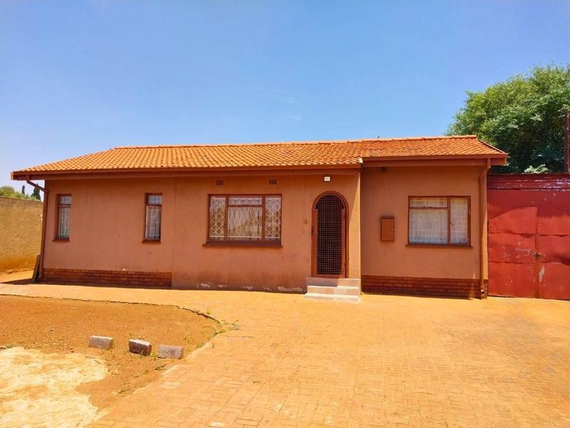 3 Bedroom House For Sale In Lenasia Ext 10