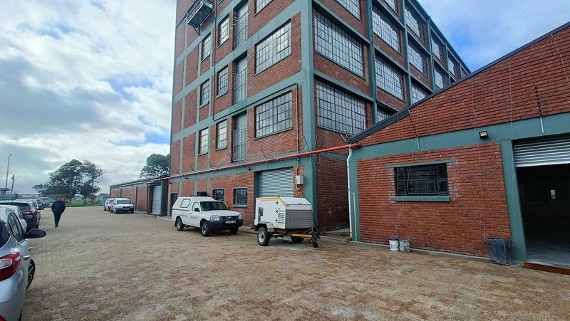 1188m2 INDUSTRIAL WAREHOUSE TO LET IN SECURE INDUSTRIAL PARK