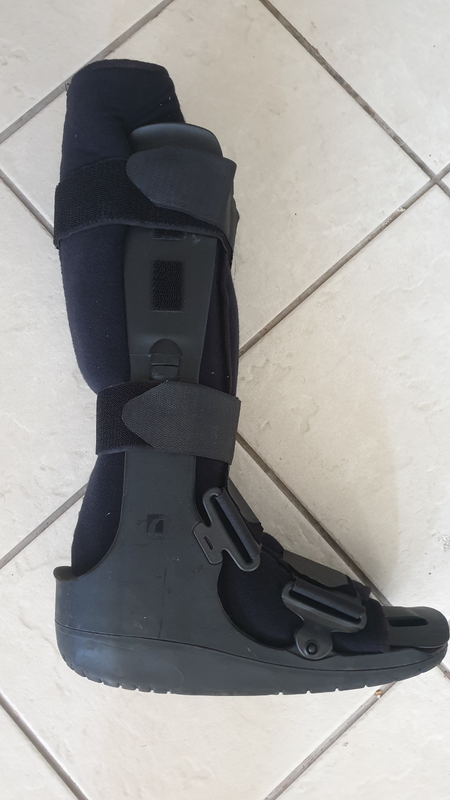 Moon boot orthopaedic boot Ossur Long air boot size MED