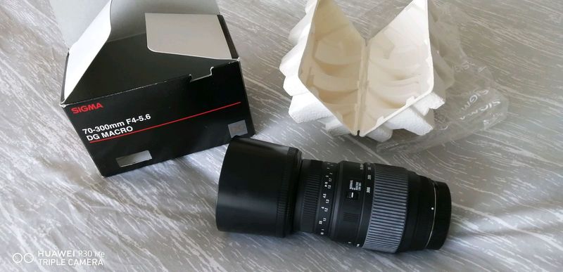 Sigma 70-300mm F4-5.6 Camera Lense
