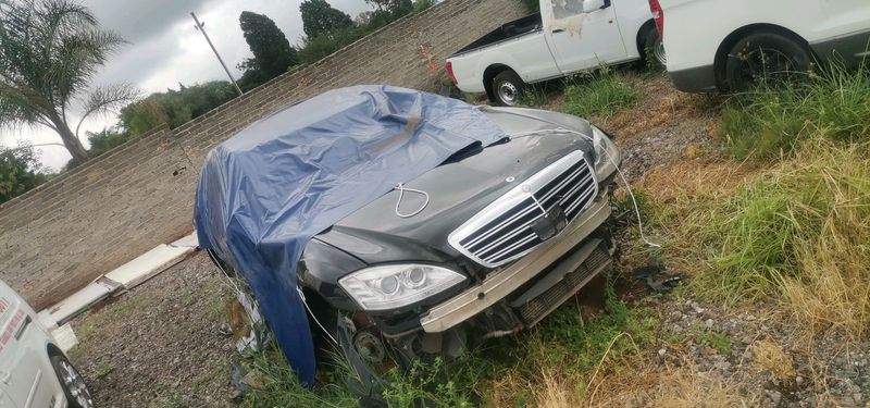 Mercedes benz W221 S65 AMG STEIPPING FOR SPARES