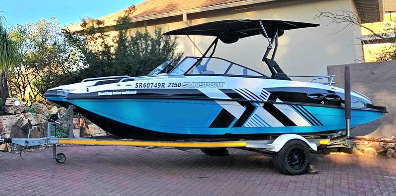 2150 Sunsport Inboard Boat