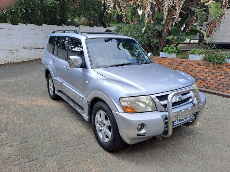 7 seater Mitsubishi Pajero 3200 Di-D