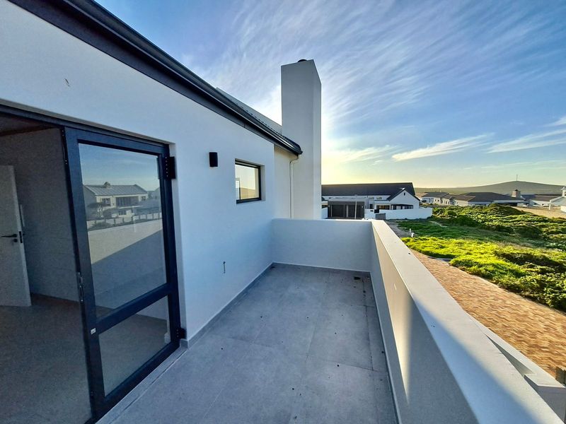 Coastal Bliss Awaits: Luxurious Home in Yzerfontein—A Must-See Opportunity!