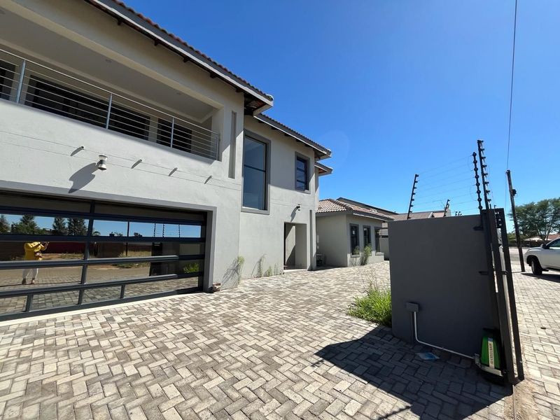 House in Minerva Gardens For Sale