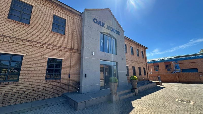 OAK HOUSE| OAK AVENUE| HIGHVELD