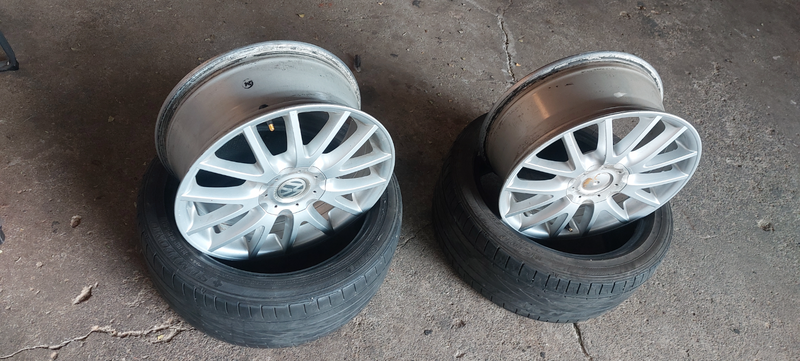 2 used Jetta 5 17 inch mags with used tyres