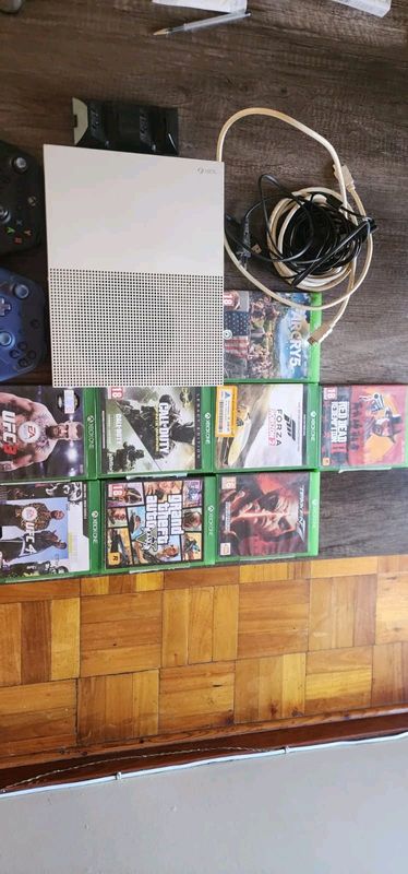 XBOX One S 500GB with Controllers and 8 Games